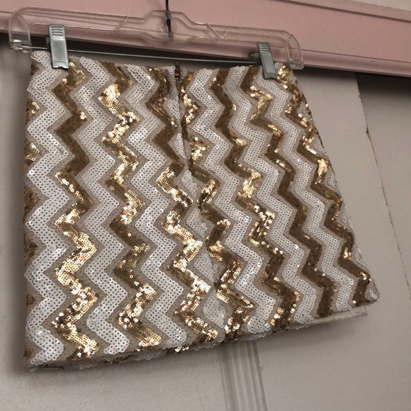 WINDSOR white and gold chevron sparkly mini skirt - Picture 3 of 6